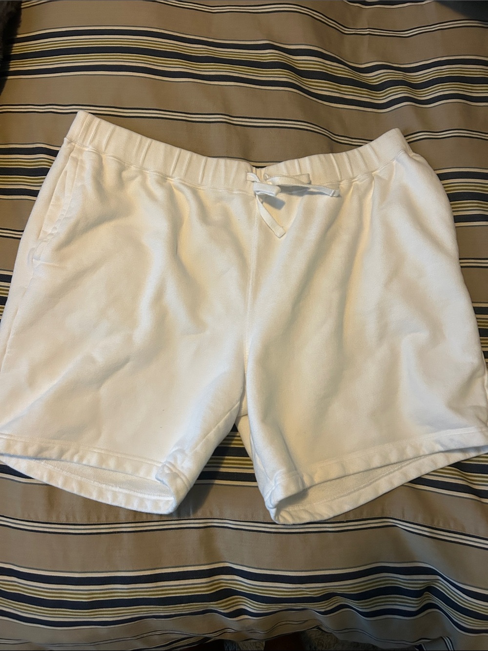 Vineyard Vines sweatshorts